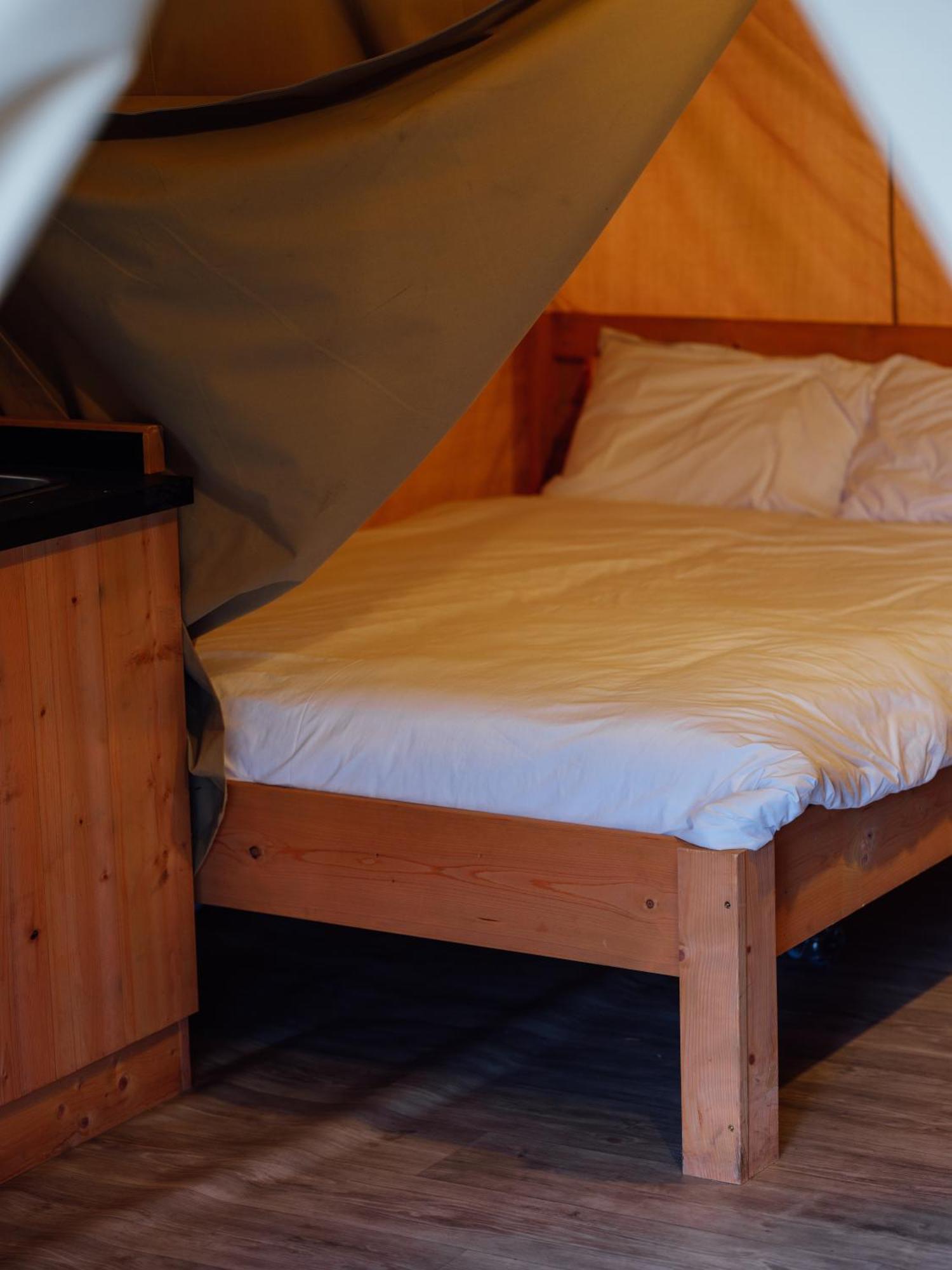 Sunset Retreats Safari Tent Ombersley 외부 사진