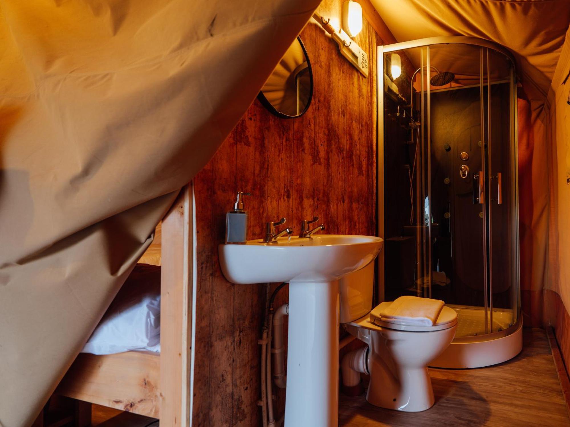 Sunset Retreats Safari Tent Ombersley 외부 사진