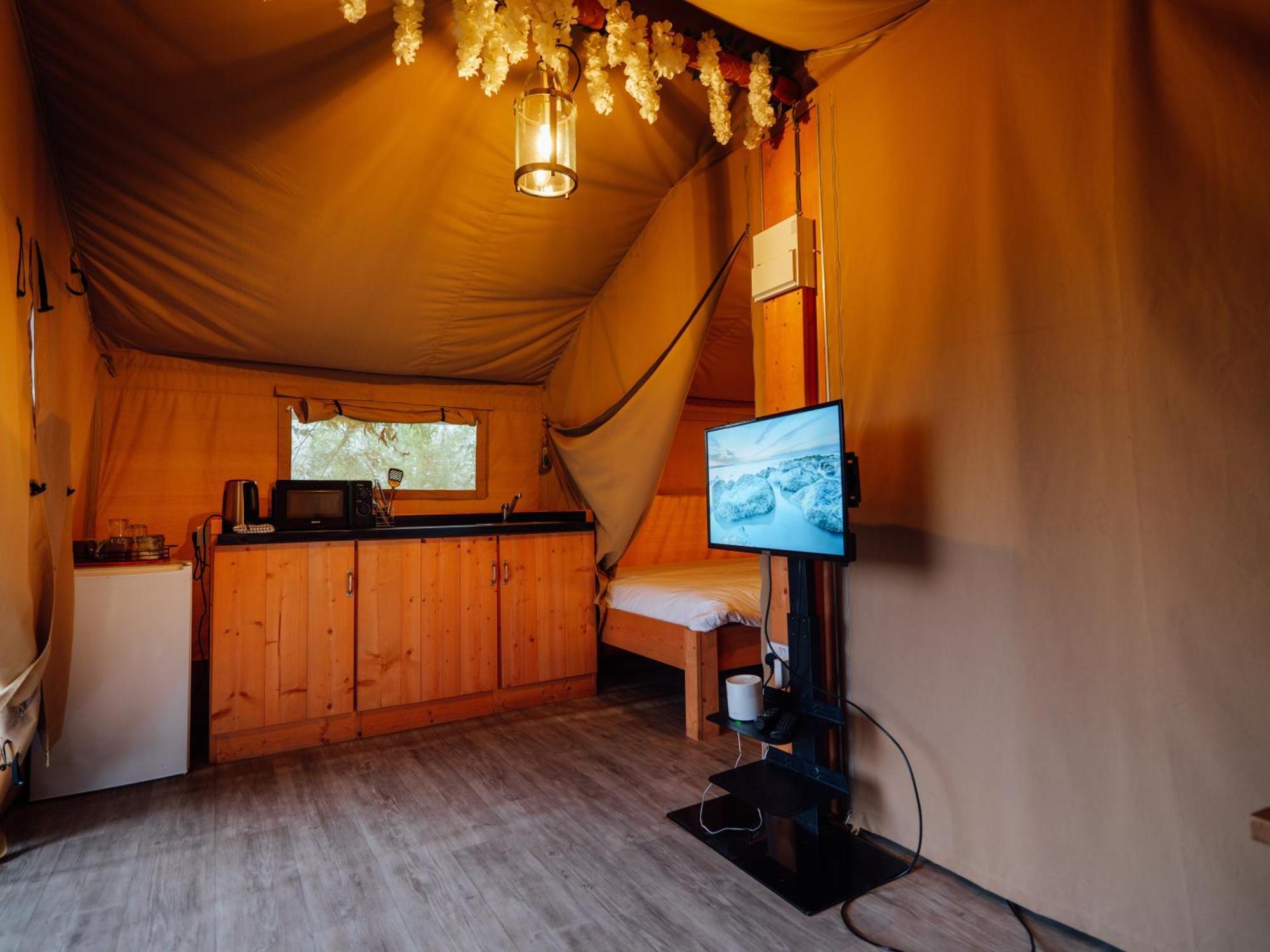 Sunset Retreats Safari Tent Ombersley 외부 사진